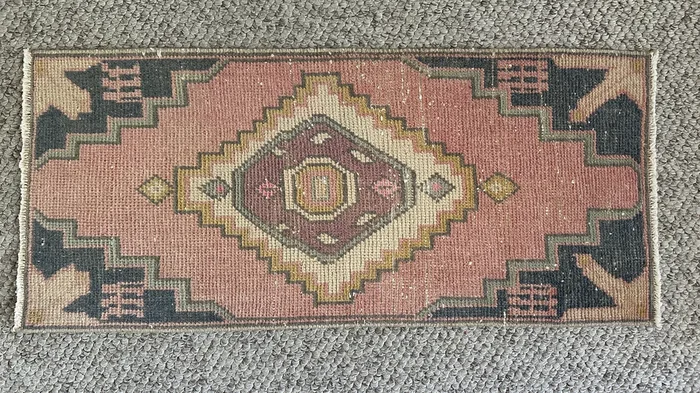 1’4 x 3’1 Vintage Oushak Rug Muted Charcoal, Pink & Saffron ‘5257