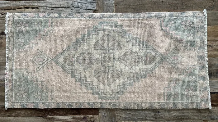1’5 x 2’11 Vintage Oushak Mat Muted Blush Beige, Gray & Oatmeal ‘4780