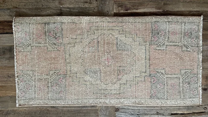 1’5 x 3’ Vintage Oushak Mat Muted Pastel Gray, Blush & Ecru ‘5201