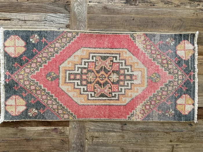 1’5 x 3’ Vintage Turkish Oushak Rug Muted Red, Black & Apricot ‘4800