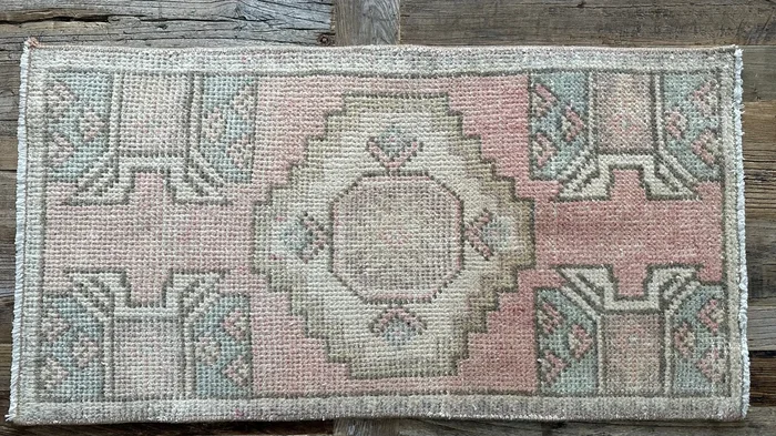 1’6 x 2’10 Vintage Oushak Mat Muted Baby Pink, Taupe & Blue ‘5160