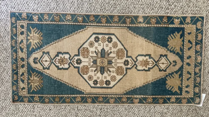 1’8 x 3’7 Antique Turkish Taspinar Rug Muted Soft Beige, Turquoise & Cream 5709