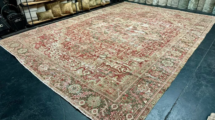11’2 x 16’1 Classic Vintage Rug Muted Greens, Reds & Beige ‘5447