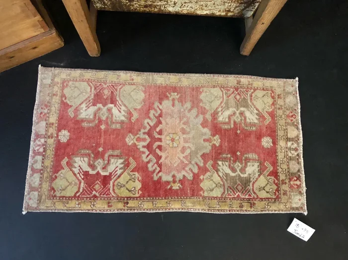 18” x 35” Vintage Turkish Oushak Rug Pale Red & Greige jun62