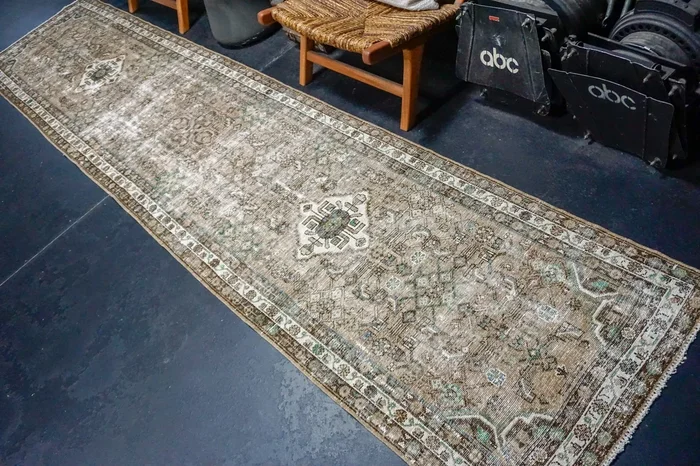 2’10 x 13’9 Classic Vintage Runner Muted Brown, Cream, Blue + Green SB ‘4109