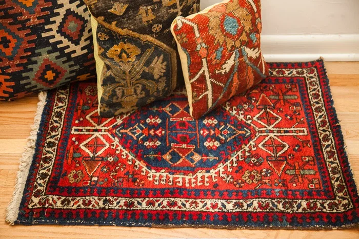 2×3 Bold Red Accent Rug