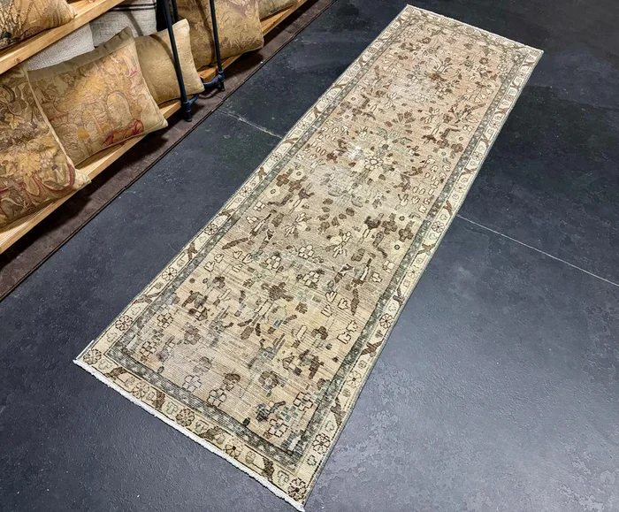 2’6 x 8’ Classic Vintage Runner Muted Green, Beige & Brown ‘5548