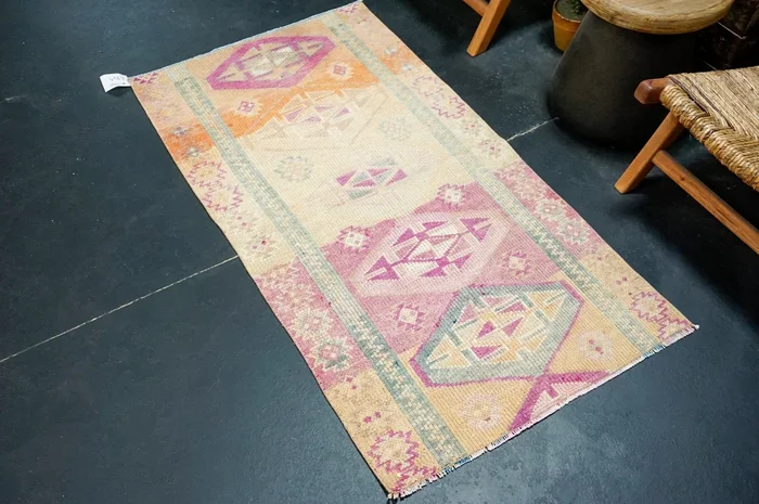 2’8 x 5’ Vintage Herki Runner Muted Violet & Peach ‘3840