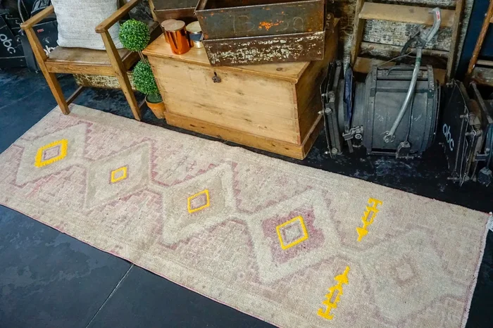 2’8 x 8’5 Vintage Turkish Runner Beige, Pink and Yellow ‘3076