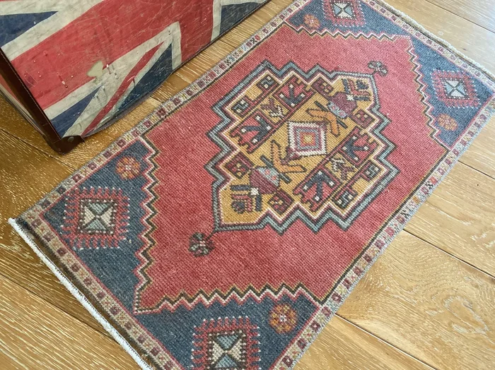20” x 37” Vintage Oushak Rug Muted Red, Gold and Gray j-80