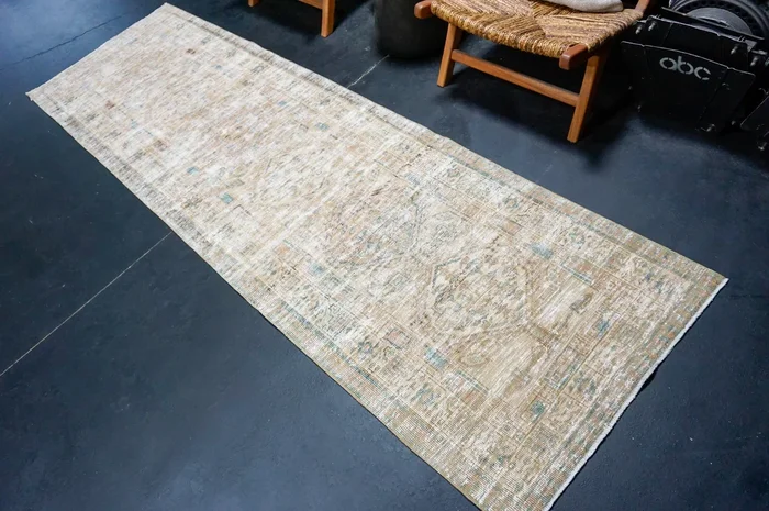 3’1 x 10’4 Classic Vintage Runner Muted Beige, Camel & Teal Green ‘5245