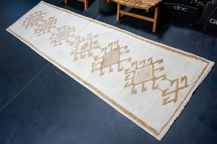3’2 x 11’3 Vintage Herki Runner Cream & Light Brown ‘4924