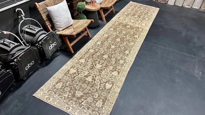 3’2 x 13’3 Classic Vintage Runner Muted Beige & Brown ‘5308