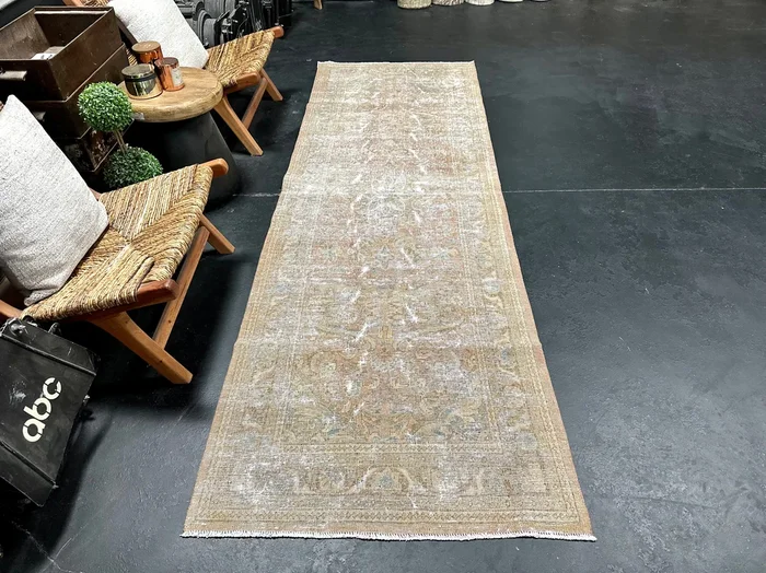 3’2 x 9’7 Classic Vintage Runner Muted Wine, Camel & Denim ‘5056