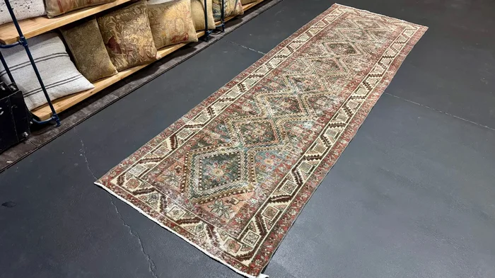 3’3 x 10’2 Classic Vintage Runner Midnight Blue, Wine & Bone ‘5528