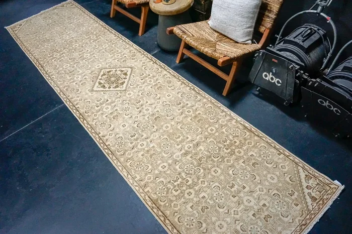 3’3 x 12’7 Classic Vintage Runner Beige, Green and Brown SB ‘4444