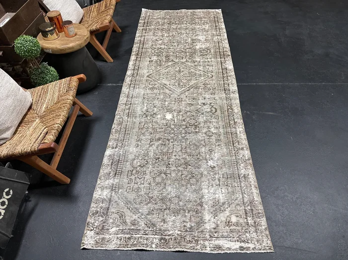 3’4 x 9’4 Classic Vintage Runner Muted Brown, Beige + Green ‘5026