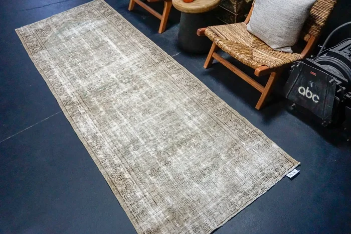 3’4 x 9’8 Classic Vintage Runner Muted Greige and Turquoise SB ‘4483