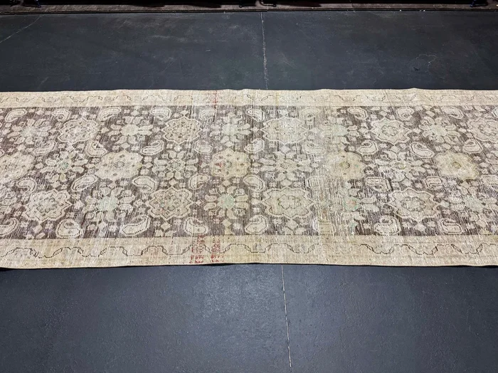 3’5 x 10’9 Classic Vintage Runner Muted Brown, Green & Beige 5517