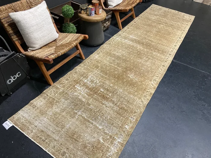 3’5 x 13’2 Classic Vintage Runner Beige Apricot + Espresso ‘3926
