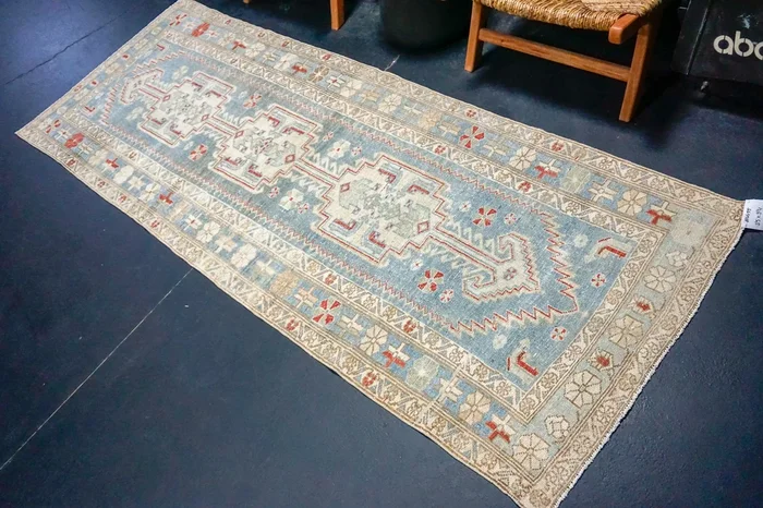 3’5 x 9’4 Classic Vintage Runner Muted Denim Blue, Red and Cream SB ‘4455
