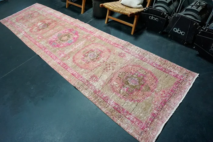 3’6 x 14’ Classic Vintage Runner Muted Camel Beige & Fuchsia Pink ‘5003