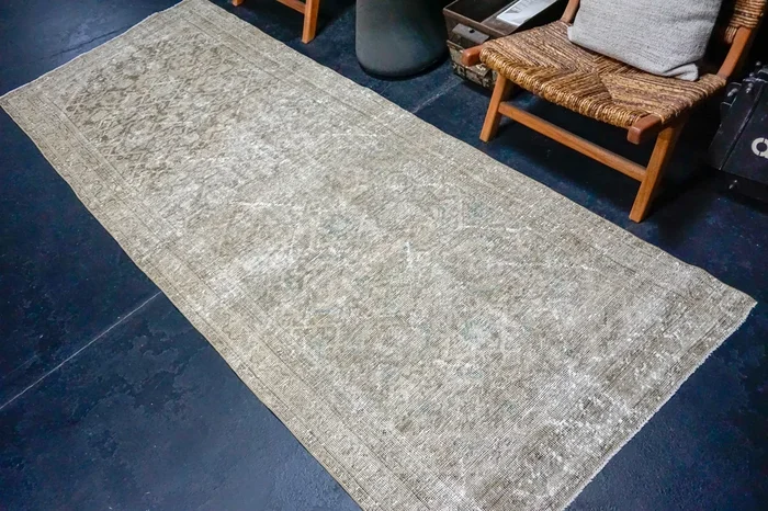 3’8 x 10’ Classic Vintage Runner Beige + Denim & Sea Green SB ‘4029