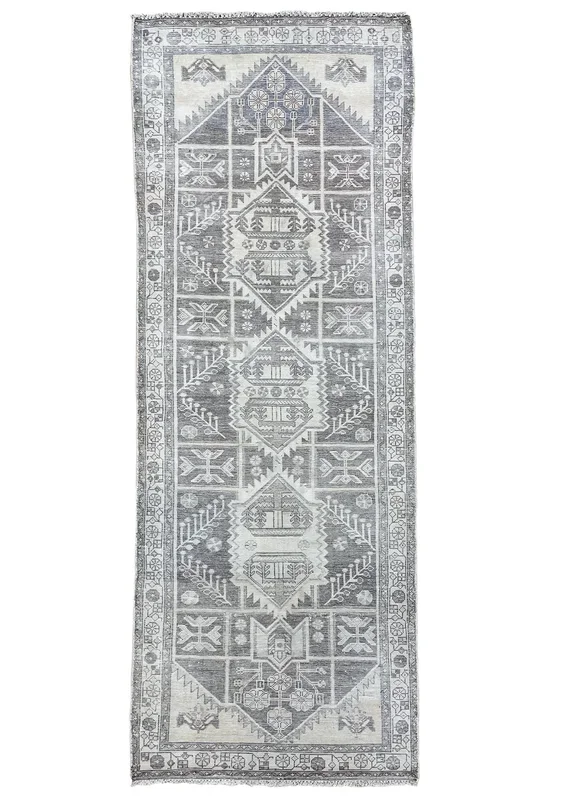 3’7″x9’11” Hamadan “Distressed”