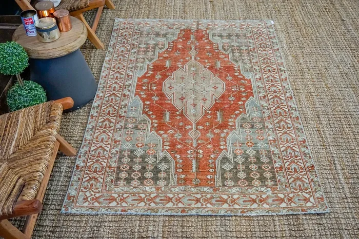 4’1 x 6’1 Classic Vintage Rug Muted Rust, Beige, Cream + Gray Carpet ‘3785