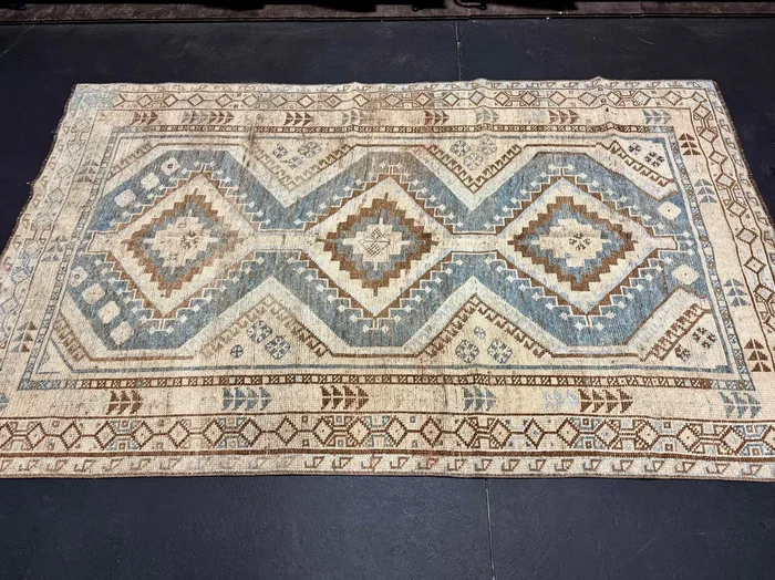 4’1 x 6’10 Classic Antique Rug Muted Beige, Camel Brown & Blue 4126