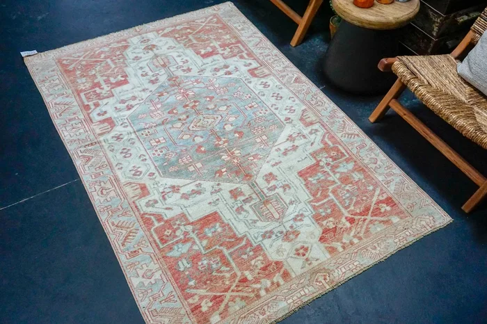 4’1 x 6’3 Classic Vintage Rug Blue, Red and Cream SB ‘4433