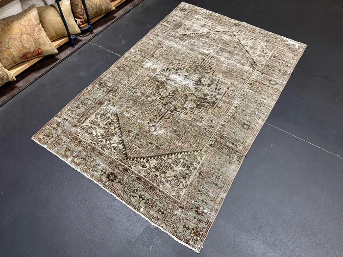 4’1 x 6’8 Classic Antique Rug Muted Raisin Brown, Bone + Sea Blue 5601