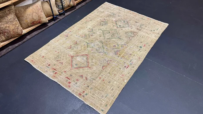 4’3 x 6’6 Classic Antique Rug Muted Khaki Beige, Green & Red ‘5593