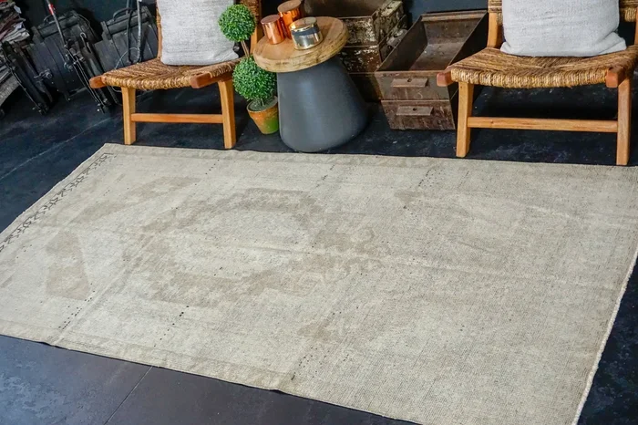 4’3 x 8’8 Oushak Rug Muted Oyster Shell and Linen Beige Vintage Carpet ‘3197