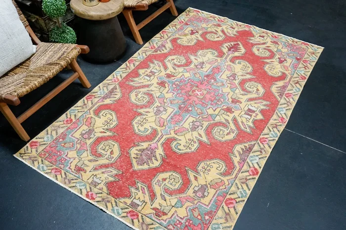 4’4 x 7’5 Vintage Oushak Rug Watermelon, Blue & Ecru ‘4389