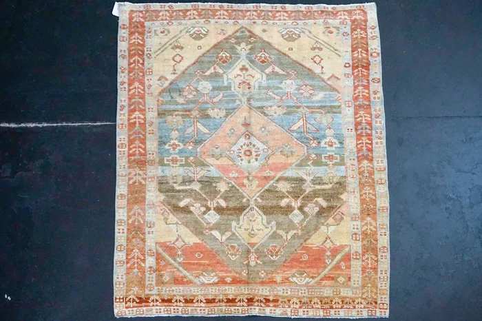 4’6 x 5’5 Classic Vintage Rug Muted Blue, Salmon + Ecru Carpet ‘3646