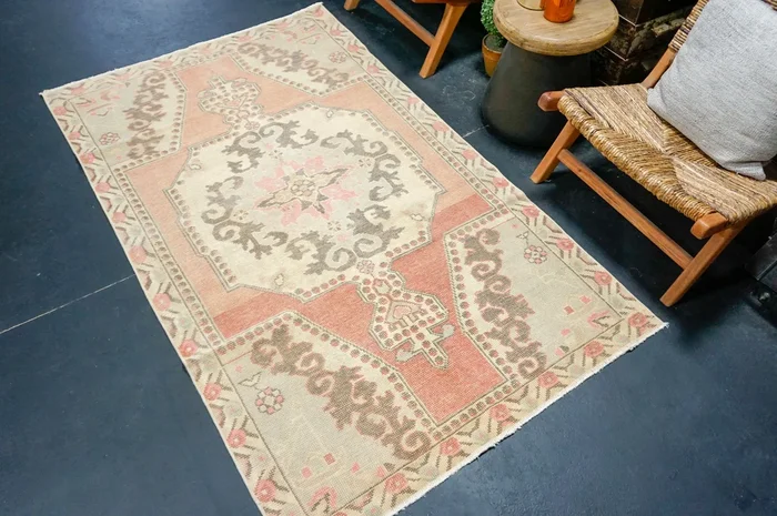 4’ x 7’ Vintage Oushak Rug Muted Pink, Vanilla Beige and Powder Blue ‘4151