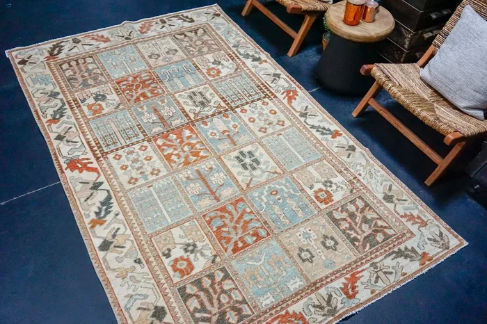 5’2 x 8’3 Classic Vintage Rug Muted Ivory, Sky Blue and Burnt Orange SB ‘4469