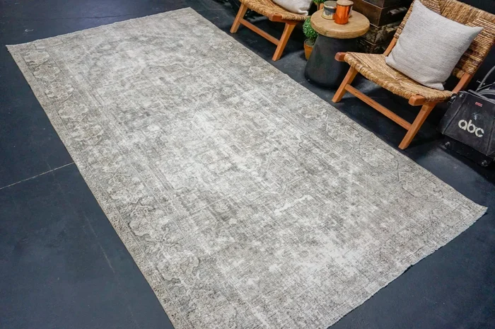 5’6 x 10’8 Classic Antique Rug Gray, Midnight Blue & White SB ‘4671