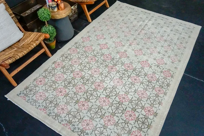 5’6 x 9’ Vintage Oushak Rug Pink + Sea Foam Blue & Sage Carpet ‘3606