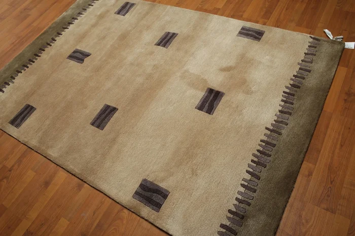 5′ x 7′ Handmade Traditional Oriental 100% Wool Area rug Beige