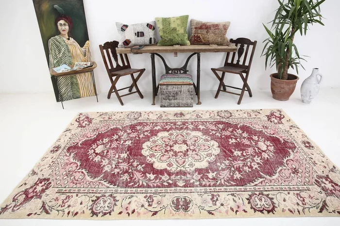 5′ x 9′ Red Turkish Vintage Rug – 5137
