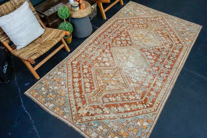 5’ x 9’ Classic Vintage Rug Muted Salmon, Copper + Blue Carpet ‘3647