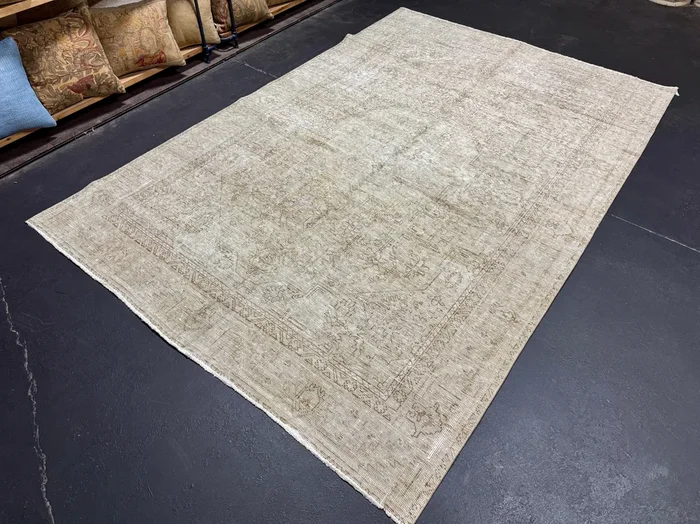 6’2 x 9’2 Classic Vintage Rug Muted Sage-Gray and Brown 5655