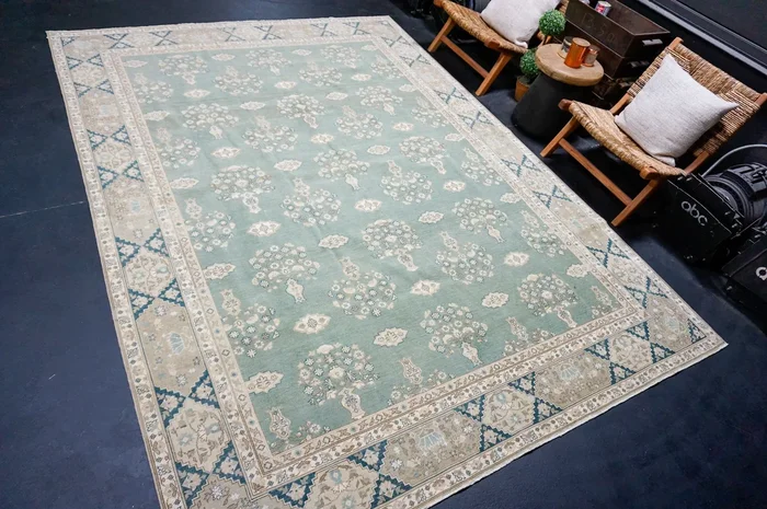 7’8 x 10’8 Classic Vintage Rug Muted Sea Green, Beige + Blue ‘4275