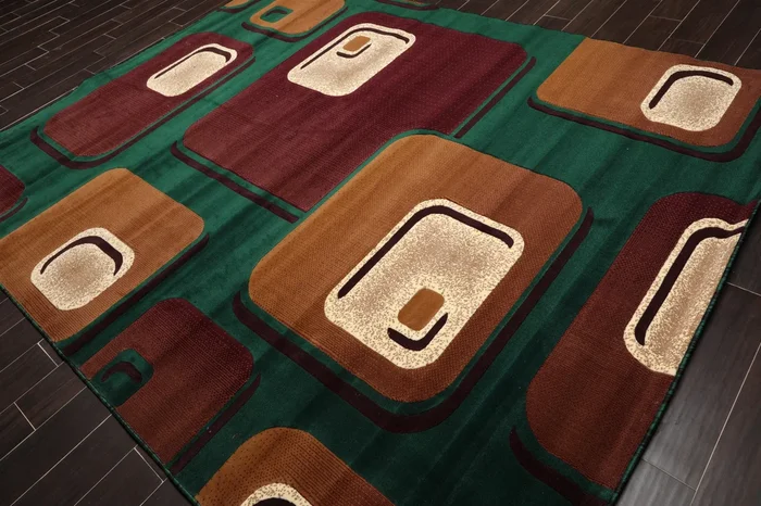 7’10” x 10′ Contemporary 100% Polypropylene Full Pile Area Rug Green