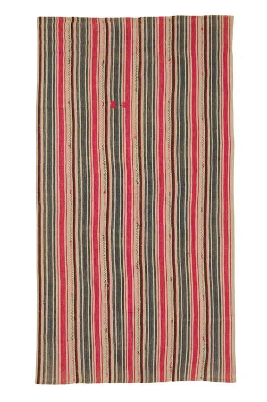 ‘Berry’ Vintage Heirloom Area Rug – 5’9″ x 10’8″