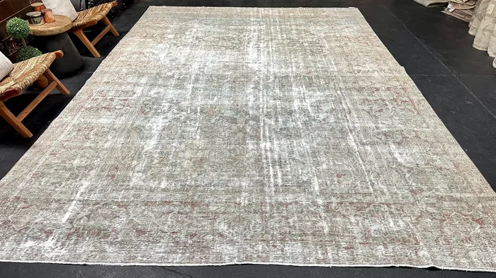 9’10 x 13’6 Classic Antique Rug Muted Red, Gray & Blue ‘5327