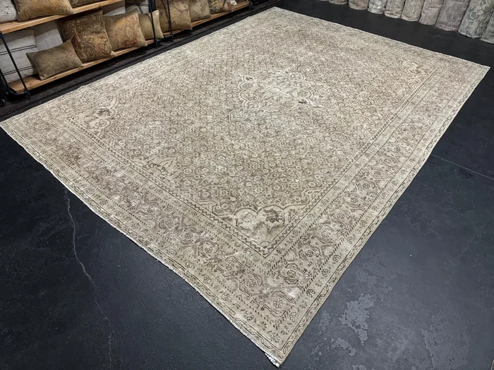 9’2 x 12’8 Classic Vintage Rug Muted Gray, Mocha & Sage Green ‘5570