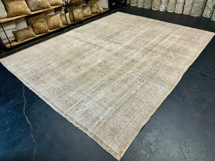 9’4 x 12’2 Classic Vintage Rug Muted Greige, Green & Blue ‘5569